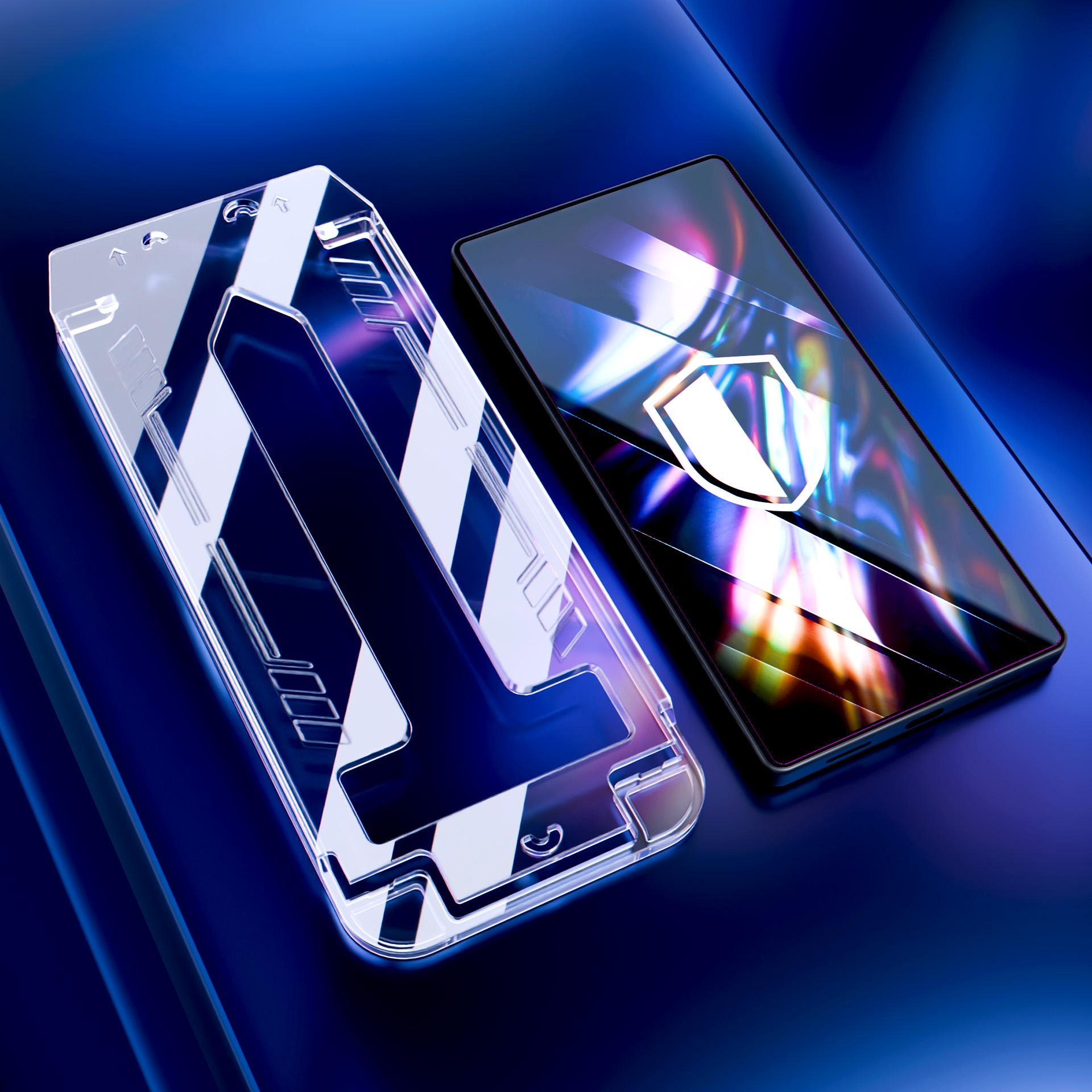 Przezroczyste etui na telefon obok smartfona z ikoną tarczy.