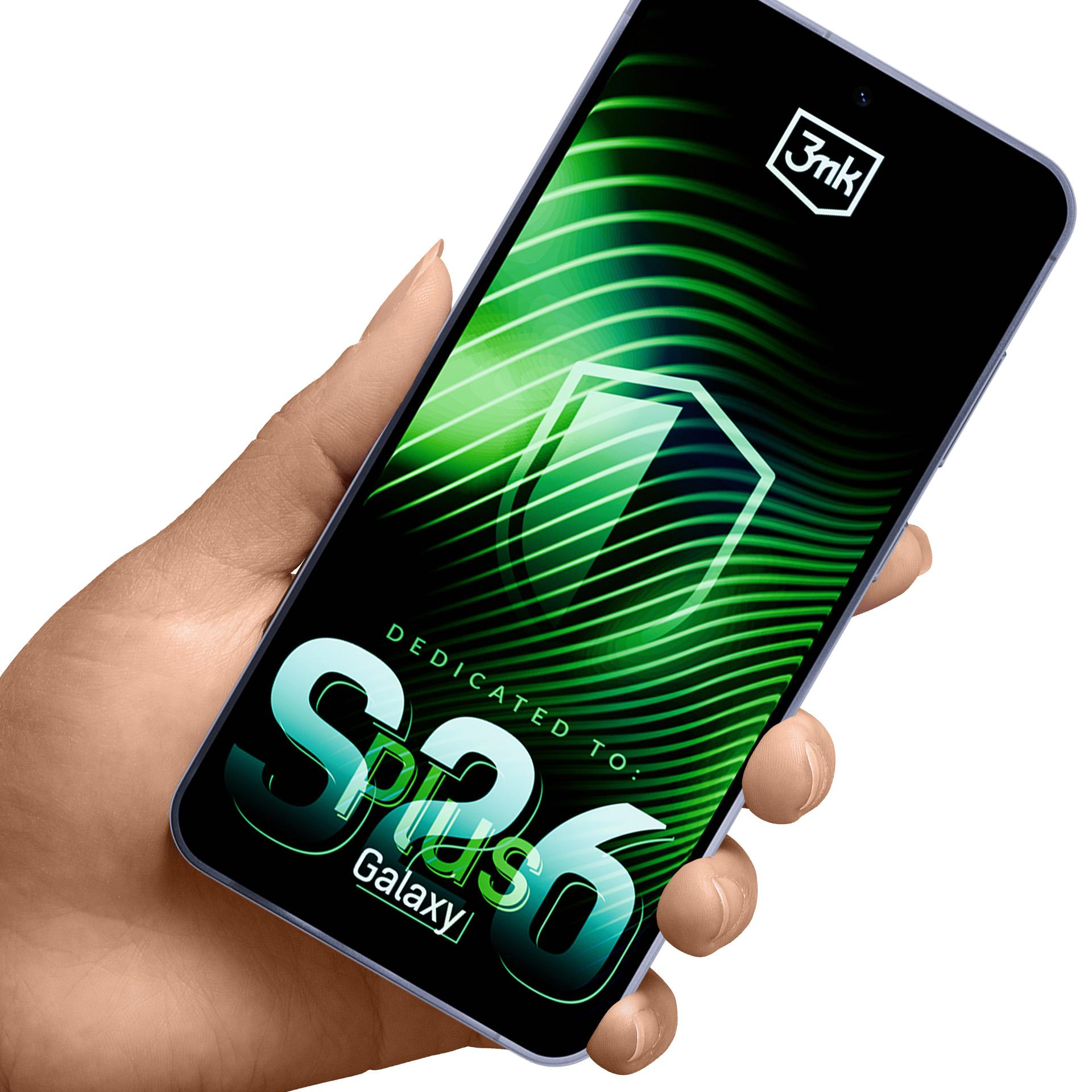 Dłoń trzyma smartfon z zielonym, liniowym tłem i logo "S26 Galaxy".