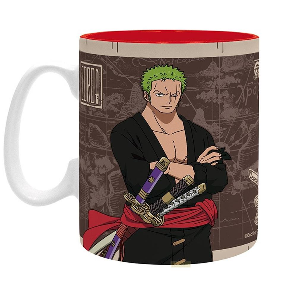 Eine Tasse mit Zoro aus One Piece, der drei Schwerter hält.