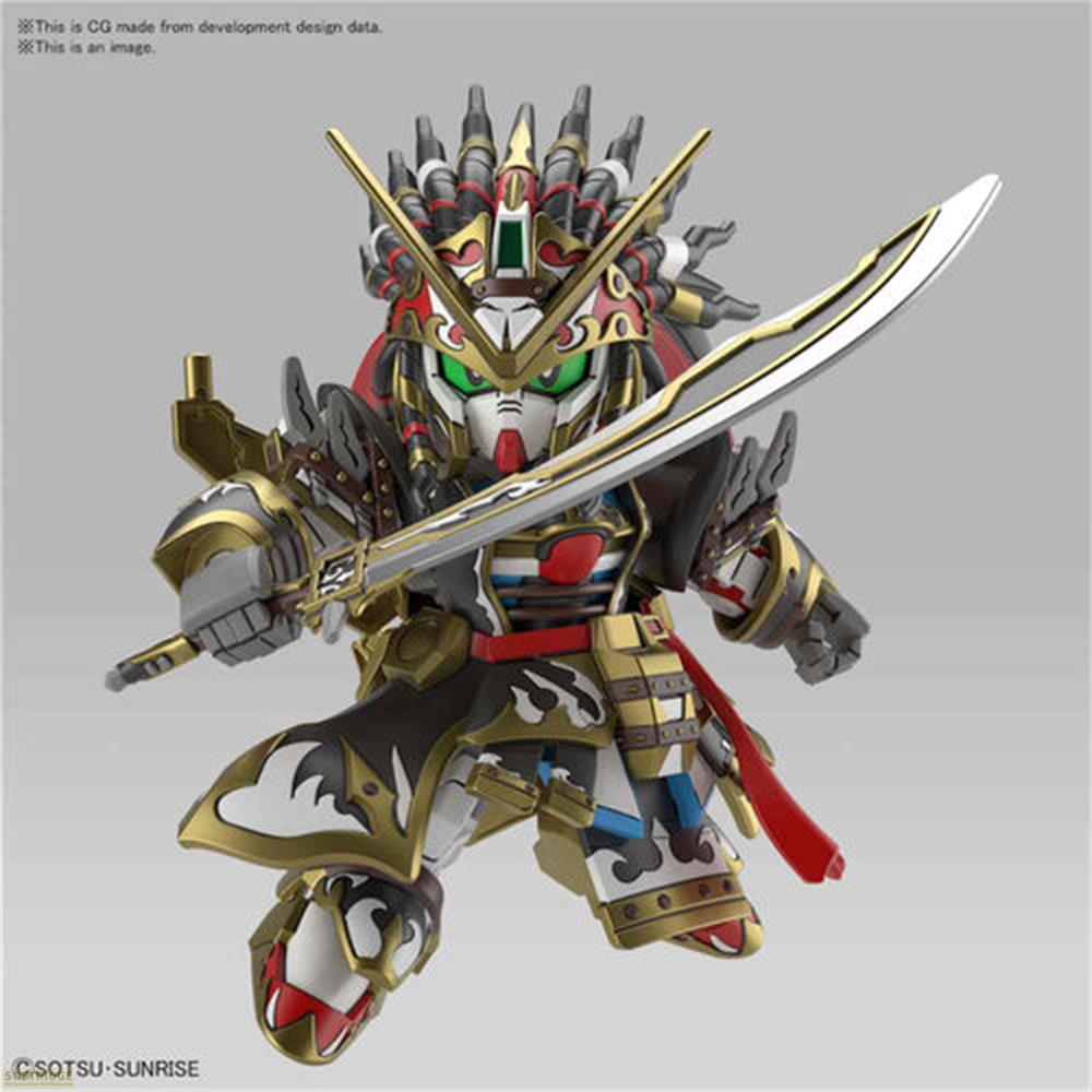 Une figurine debout de Gundam samouraï tenant une épée devant lui.