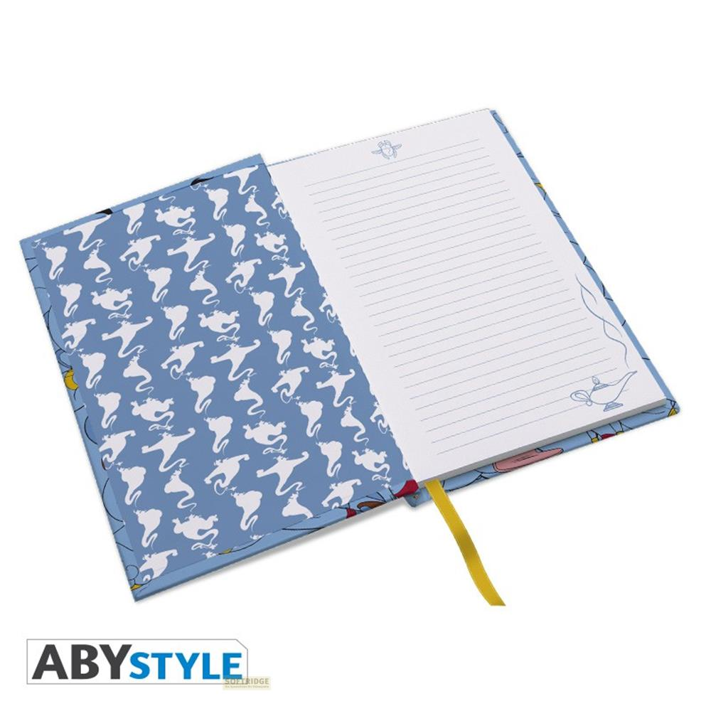 Un carnet ouvert à couverture bleue ornée de génies blancs.