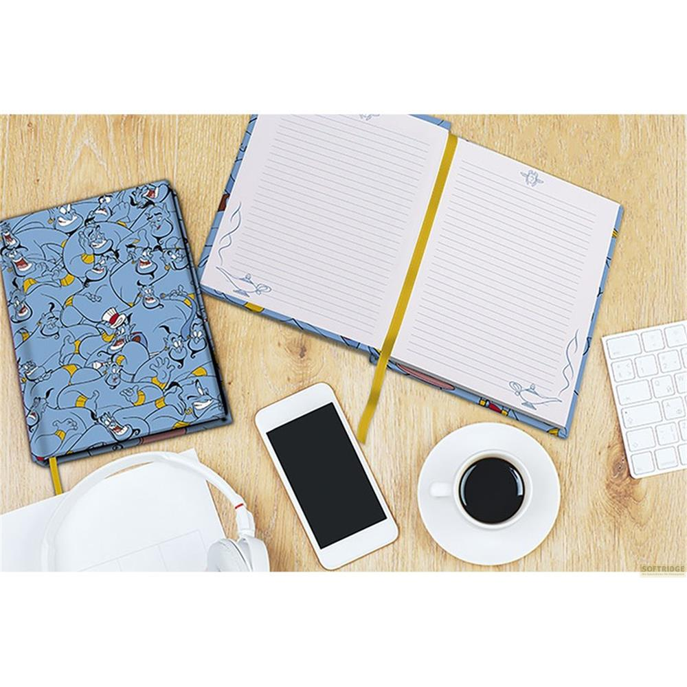 Un carnet avec un imprimé Génie, smartphone, casque, clavier et tasse de café.