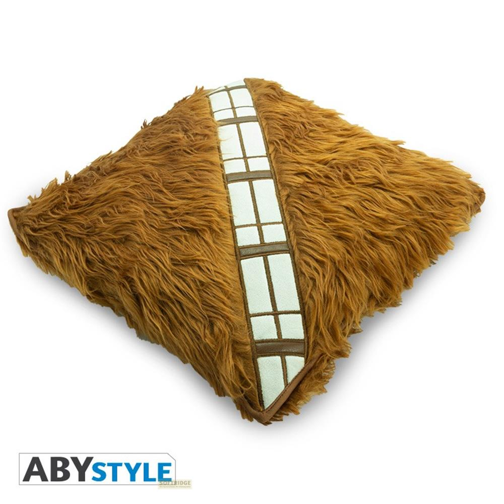 Ein braunes, flauschiges Kissen mit Chewbaccas Bandelier-Design.