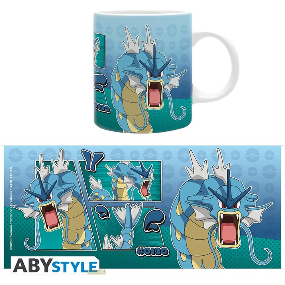 Eine blaue Tasse mit einem wütenden Gyarados-Motiv und dem Schriftzug ABystyle.