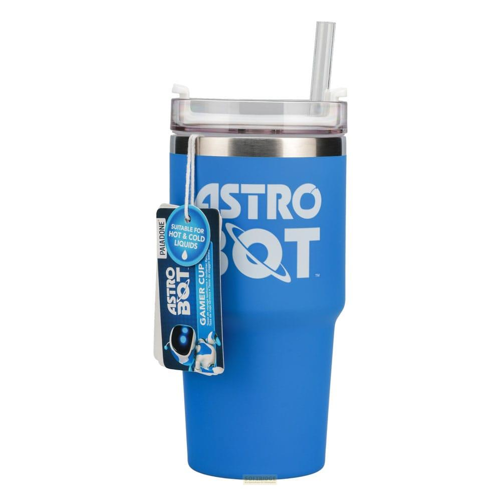 Eine blaue Gamer-Tasse mit Strohhalm und dem Astro Bot-Logo.