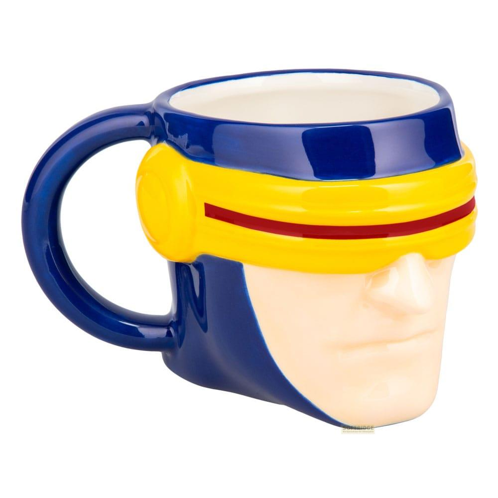 Eine blaue Tasse in Form von Cyclops' Kopf mit gelber Visier und rotem Streifen.