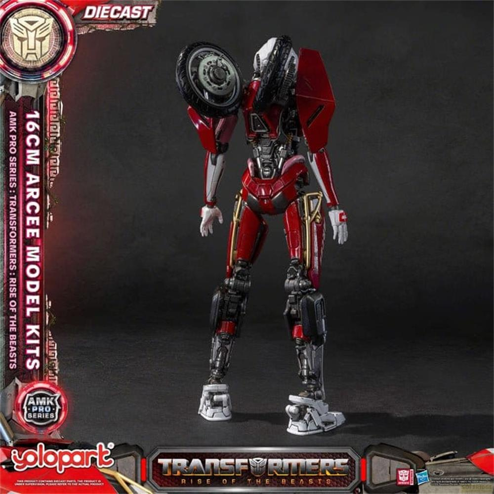 Eine rote und weiße Roboterfigur mit einem Rad auf dem Rücken.