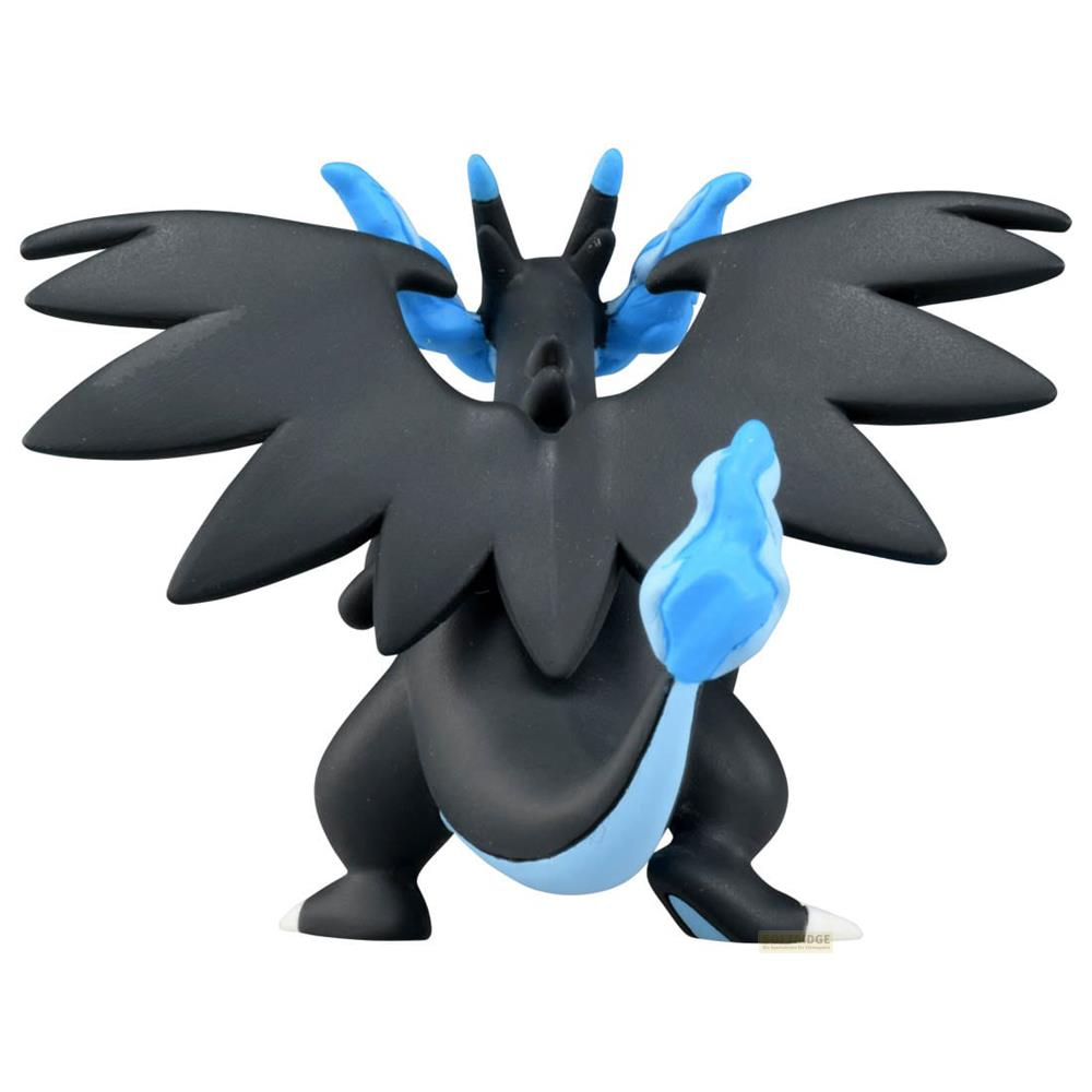 Schwarze Figur mit blauen Flammen, Flügeln und Hörnern.