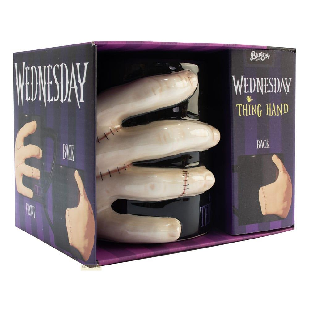 Gruseliger Becher mit einer nachgebildeten Hand, verpackt in einer Box mit „Wednesday Thing Hand“.