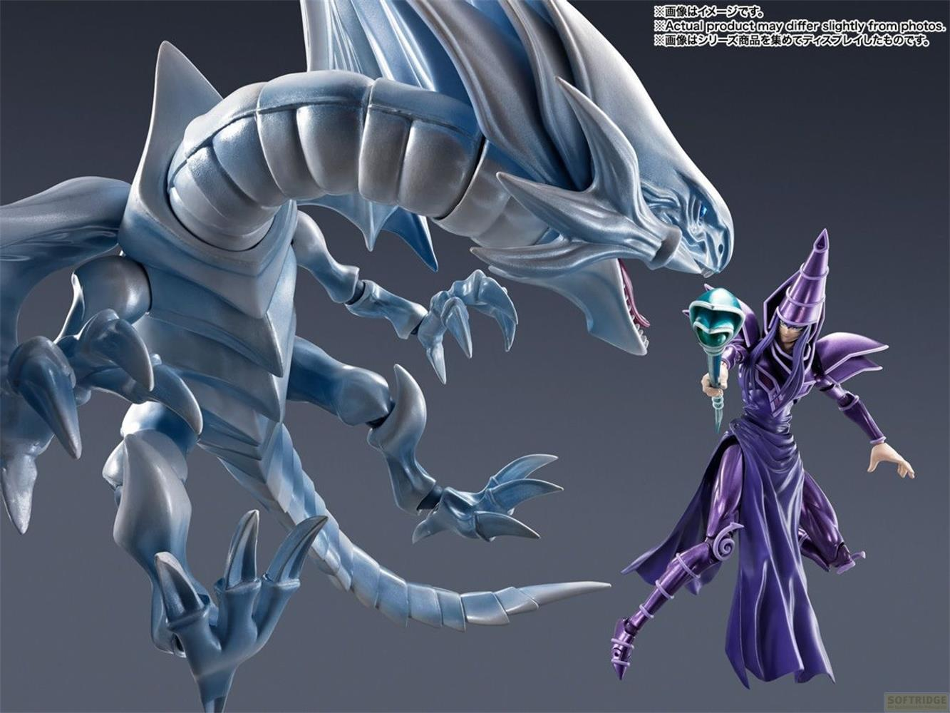 Un drago blu affronta un mago viola.