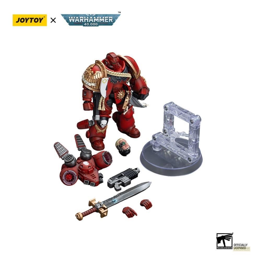Czerwony zestaw figurek akcji Warhammer 40.000 z akcesoriami na białym tle.