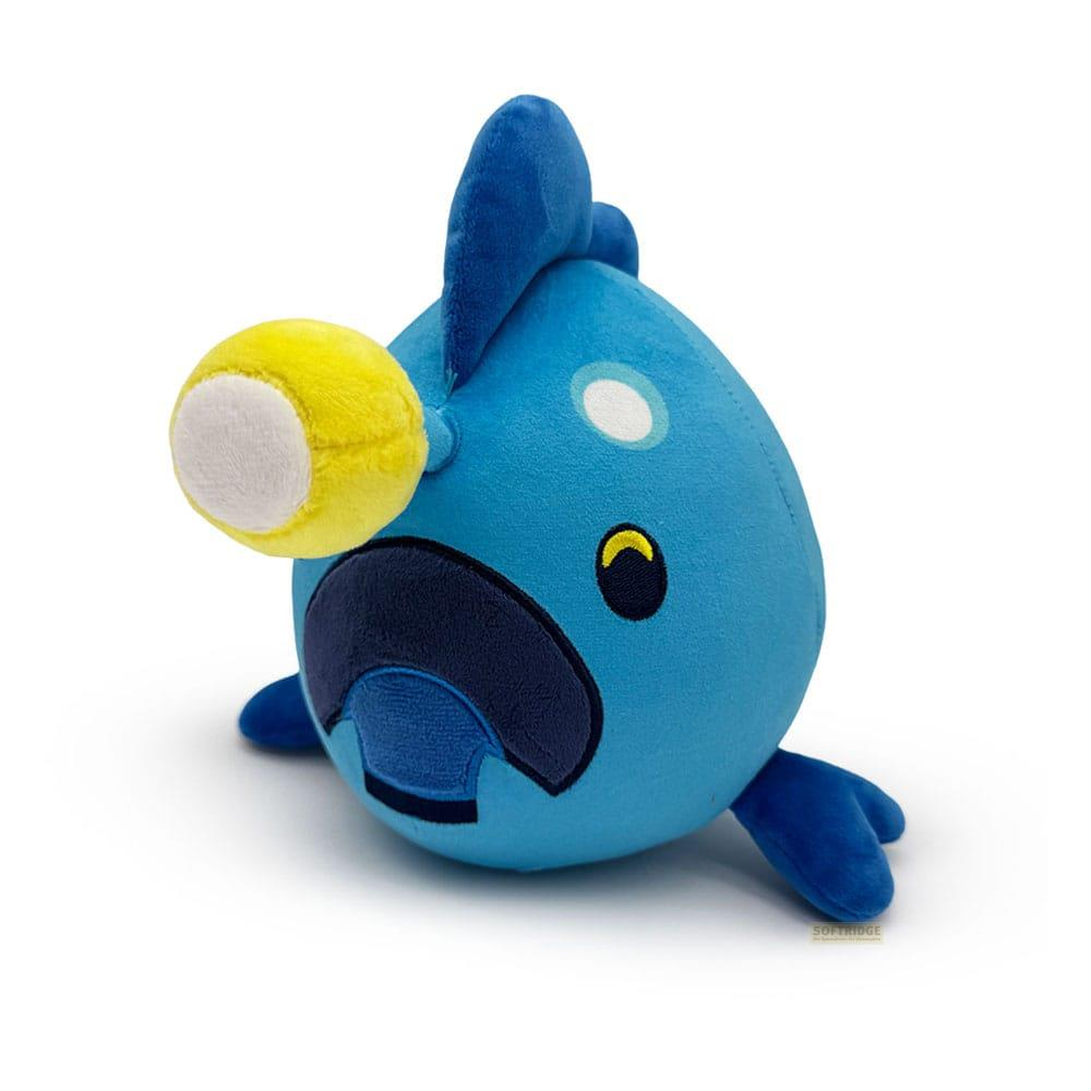 Un pez de peluche azul con bola amarilla y boca oscura.