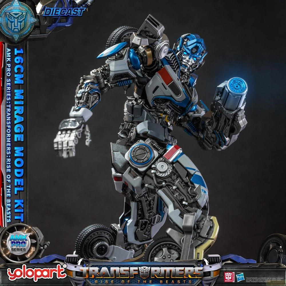 Ein detailliertes Modell von Mirage, dem Transformer, in Grau, Weiß und Blau.
