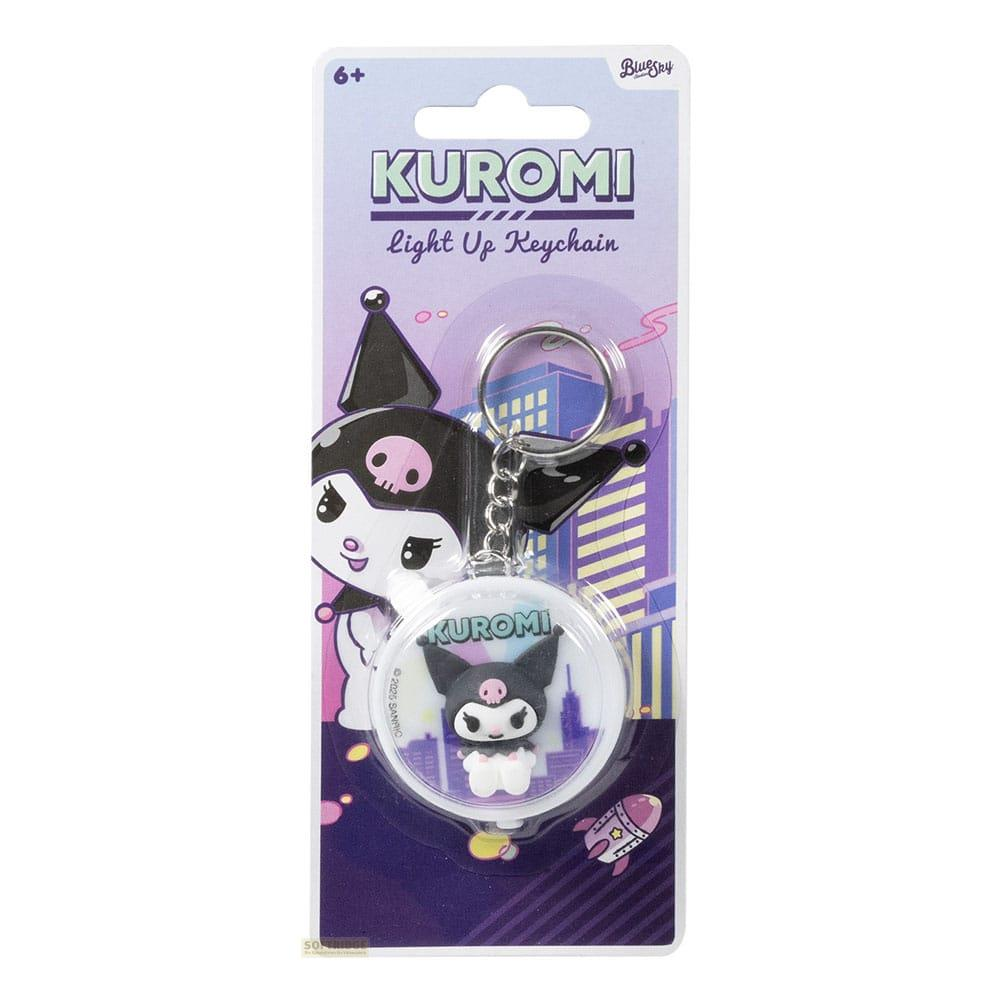 Llavero de Kuromi que se ilumina, estilo caricatura, con fondo urbano.