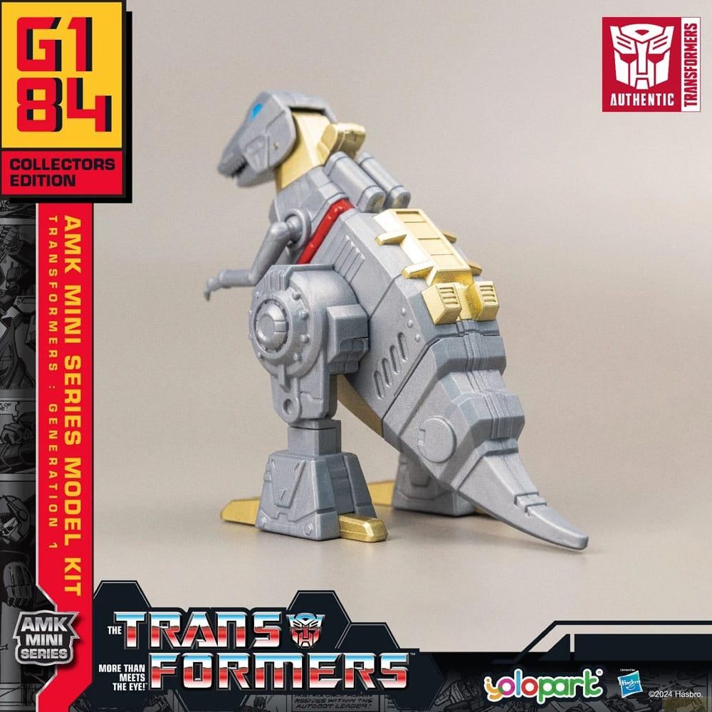 Grauer Dinosaurier-Roboter-Spielzeug im Profil, "Transformers"-Logo unten.