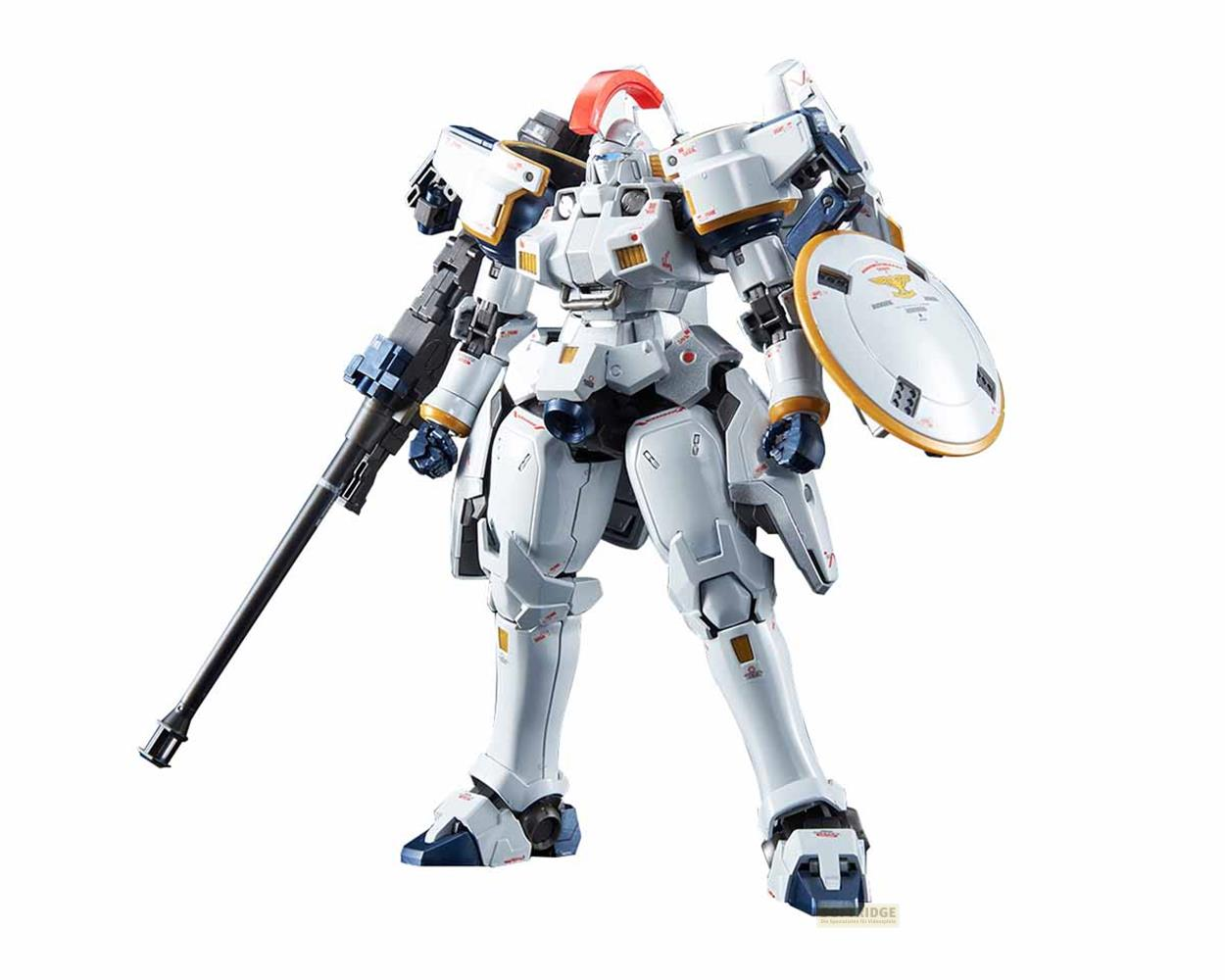 Ein weißer Mech mit blauen und goldenen Akzenten, der eine Waffe und einen Schild hält.