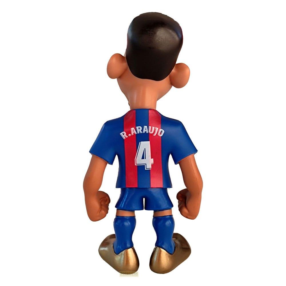 Vista trasera de figura de fútbol con camiseta azul y roja, número 4, zapatos dorados.