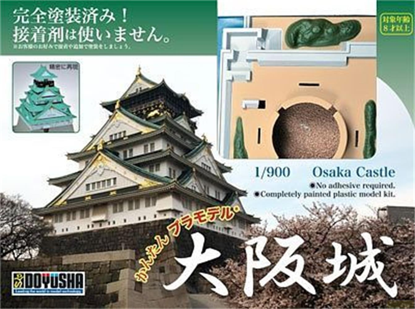 Modell des Osaka Castle mit japanischer Schrift und Details.