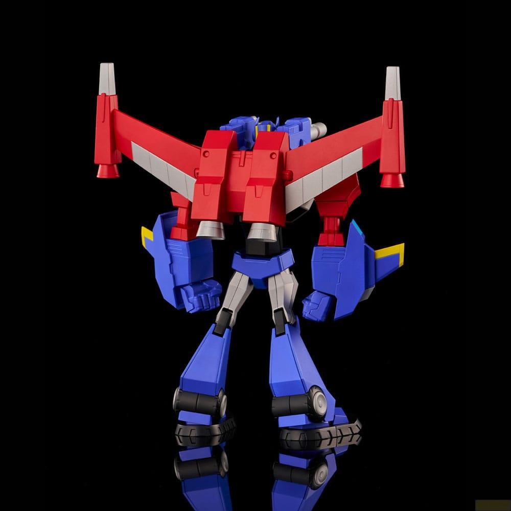 Un robot blu e rosso con ali si erge su sfondo nero.