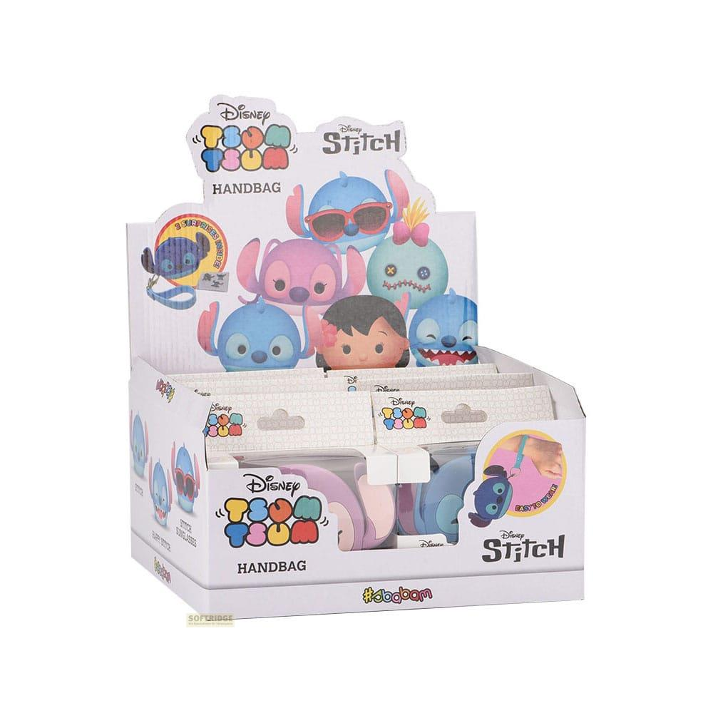 Expositor de bolsos Disney Stitch Tsum Tsum con personajes y bolsos.