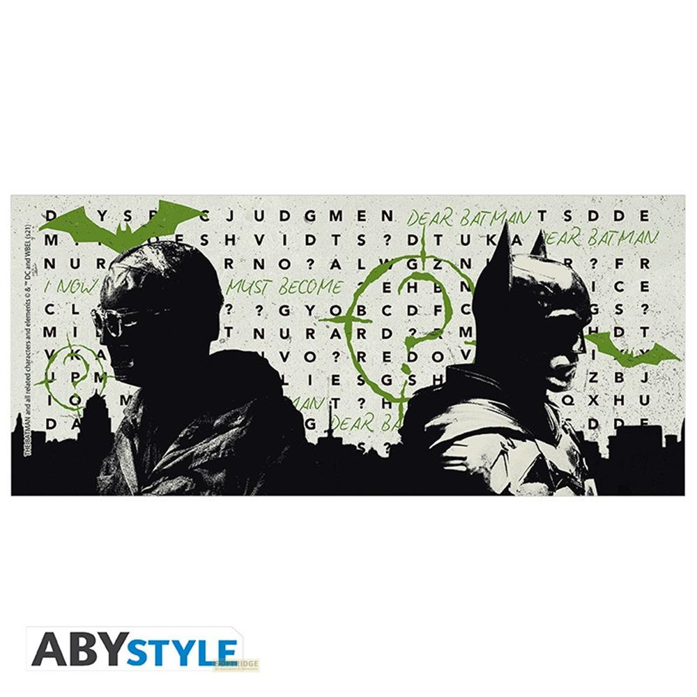 Siluetas de Batman y Riddler contra un crucigrama con un símbolo de murciélago verde.