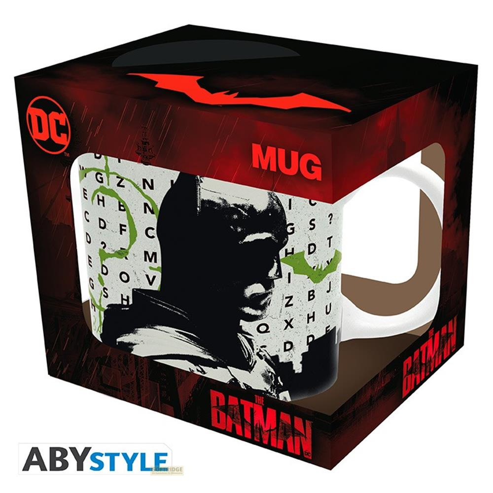 Embalaje para una taza de Batman con la imagen de Batman y letras.