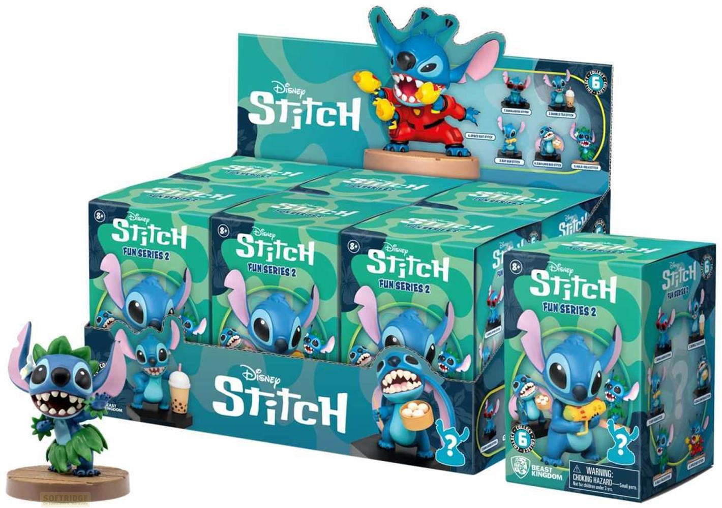 Stitch-Spielzeugfiguren und Boxen, Serie 2. Eine Figur trägt einen roten Anzug.
