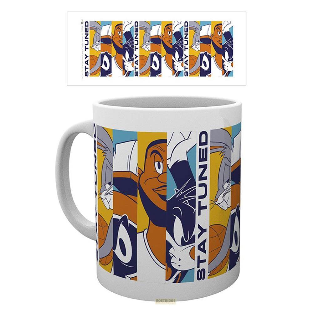 Una taza blanca con Bugs Bunny y LeBron James en diseño de Space Jam.