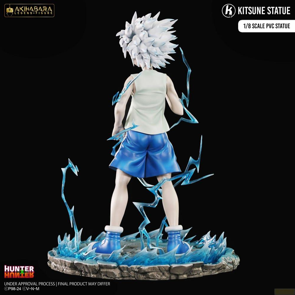 Une figurine aux cheveux blancs, débardeur blanc, short bleu et bottes bleues, entourée d'éclairs bleus.