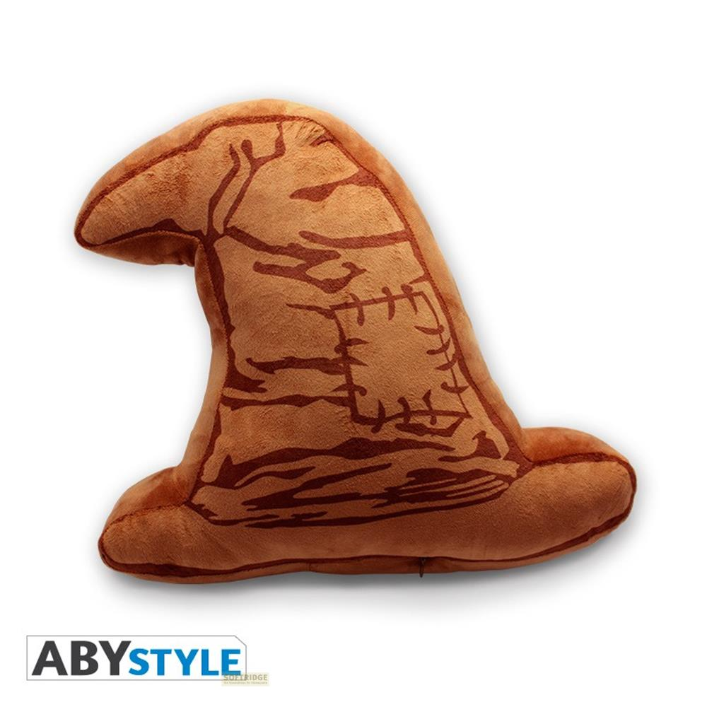 Un cojín marrón con forma de sombrero puntiagudo con detalles de costura oscuros.