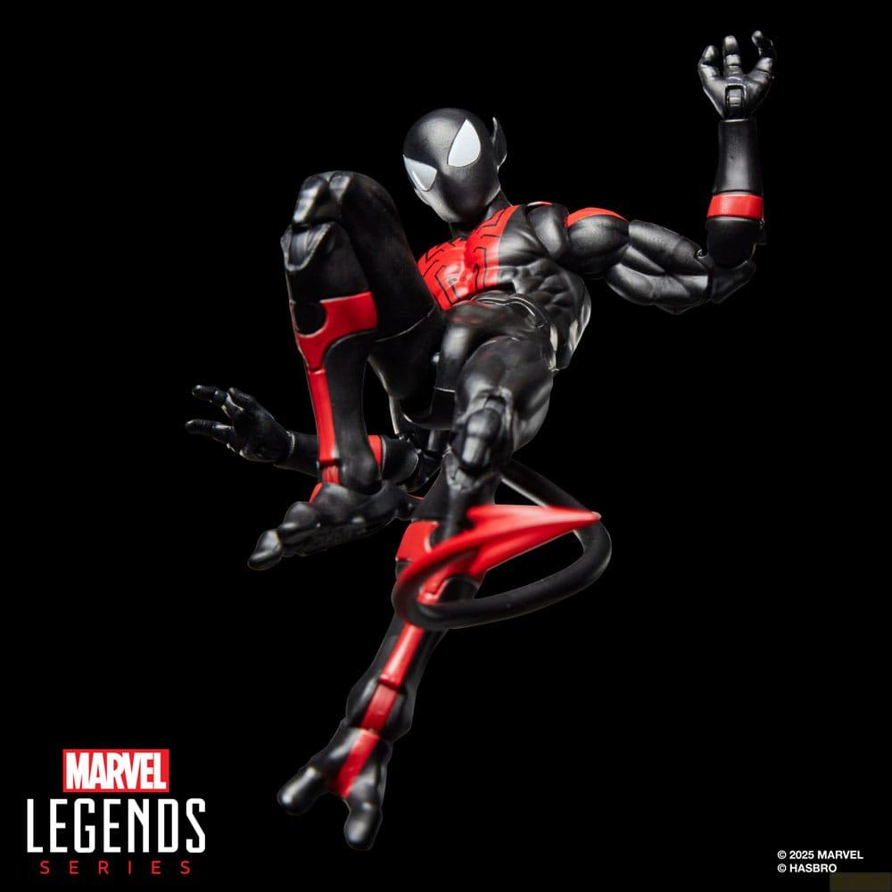 Figura de acción de Spider-Man, negra y roja, en pose dinámica sobre fondo negro.