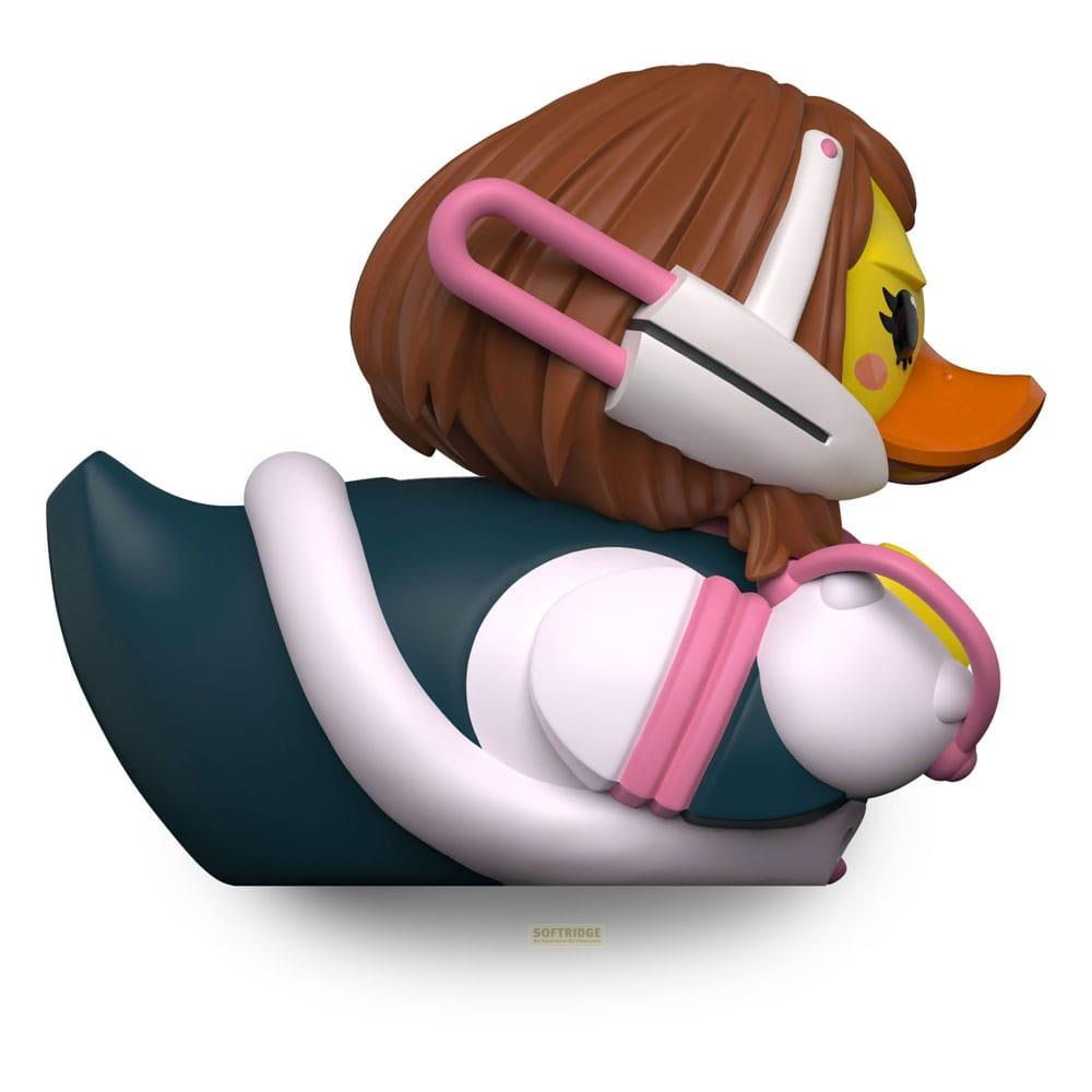 Un pato amarillo con pelo castaño, auriculares y traje azul y blanco.