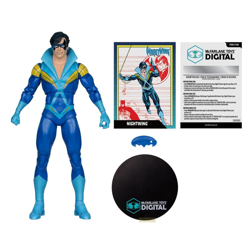 Action figure di Nightwing, pannello di fumetti e carta codice digitale.