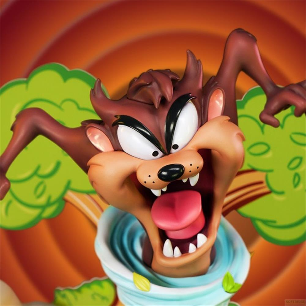 Tazmania Devil brüllt, Zähne gefletscht, mit grünen Bäumen und orangefarbenem Hintergrund.