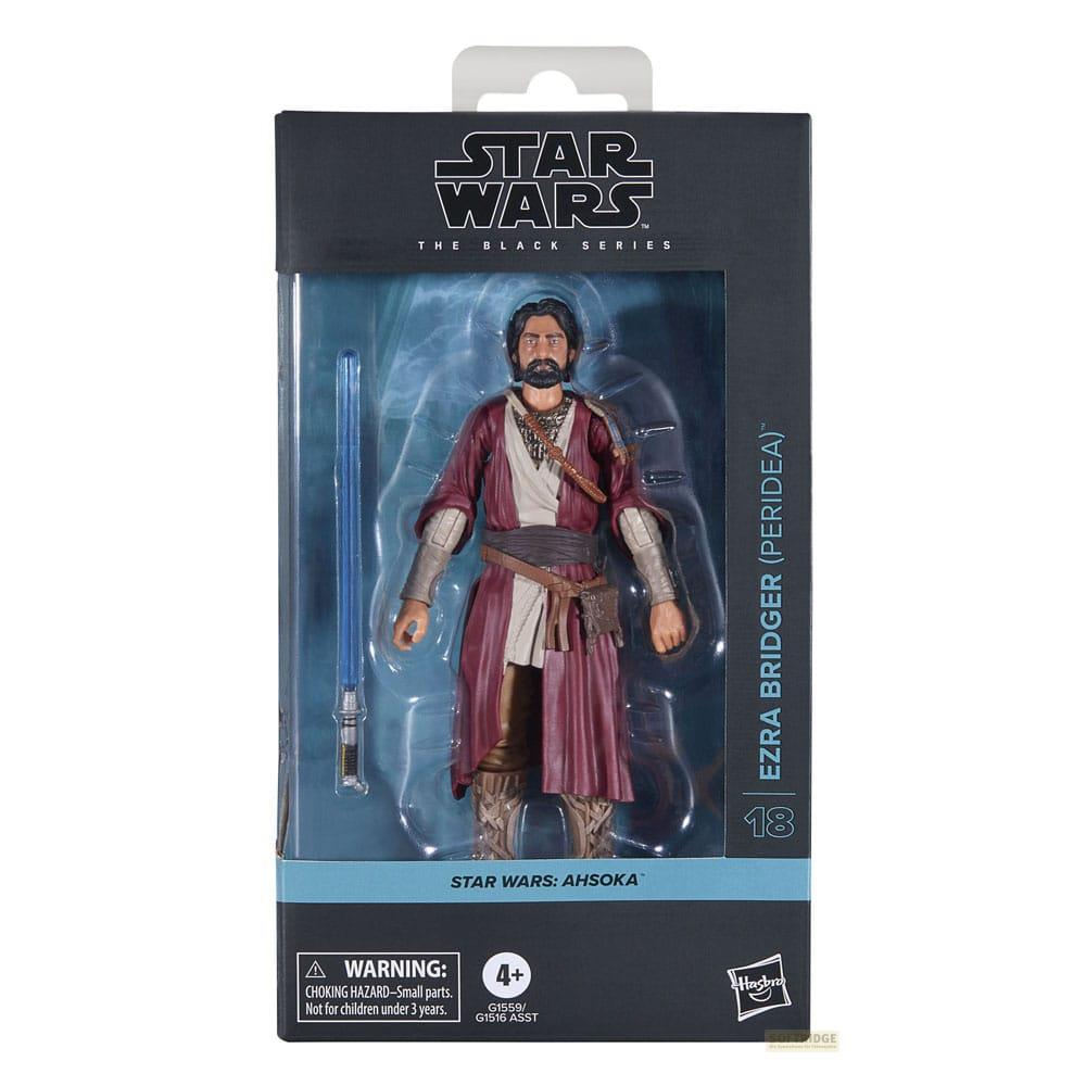Action figure Star Wars Black Series Ezra Bridger in confezione con spada laser blu.