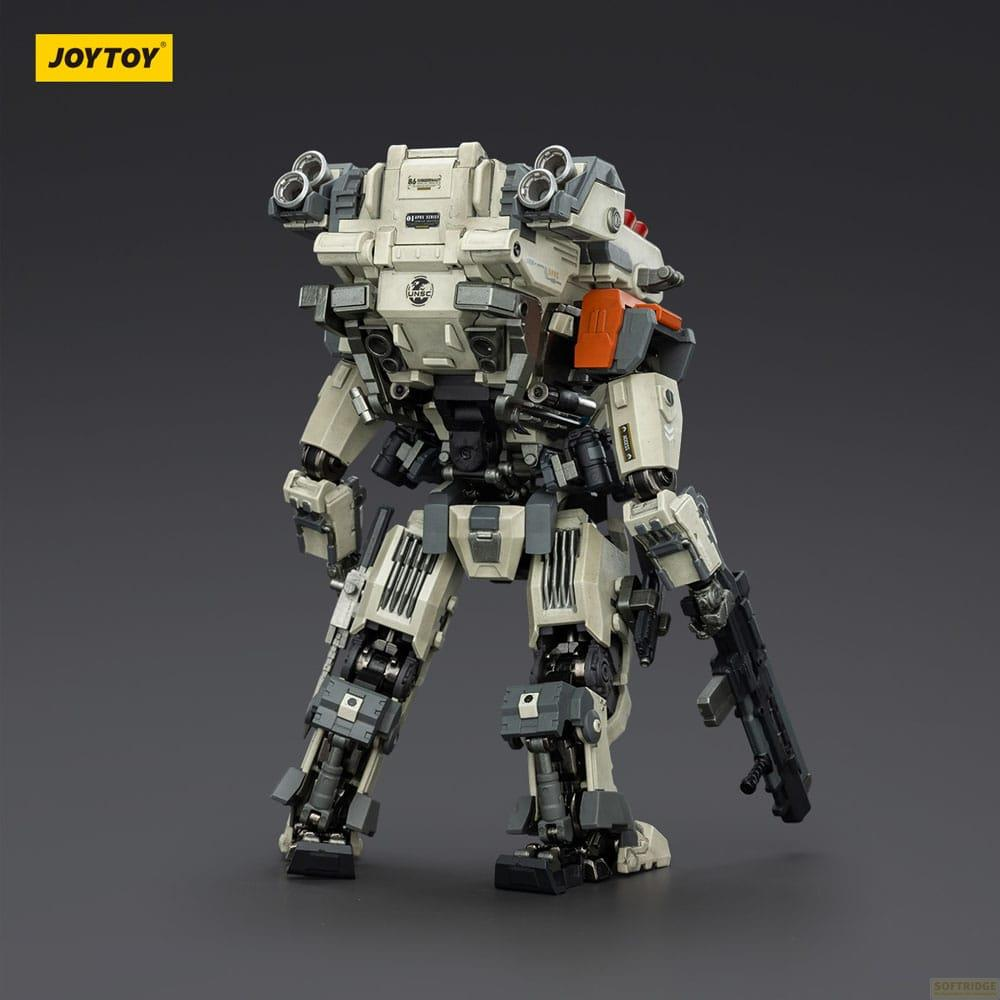 Una tuta mech beige con accenti arancioni tiene un'arma.