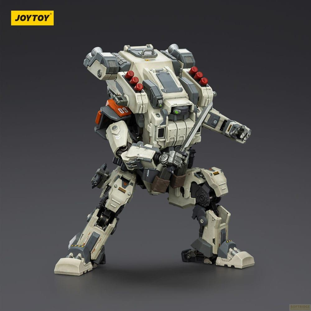 Figura di robot da combattimento bianco e grigio con accenti arancioni e luci rosse.