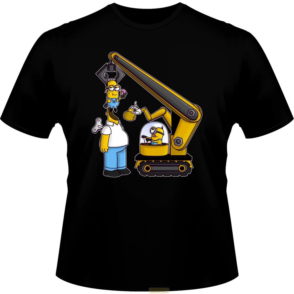 Ein Minion bedient einen Kran, der Homer Simpson einen Donut reicht.
