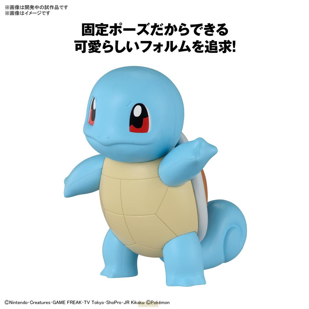 Une figurine bleue de Pokémon, Carapuce, se tient sur fond blanc.