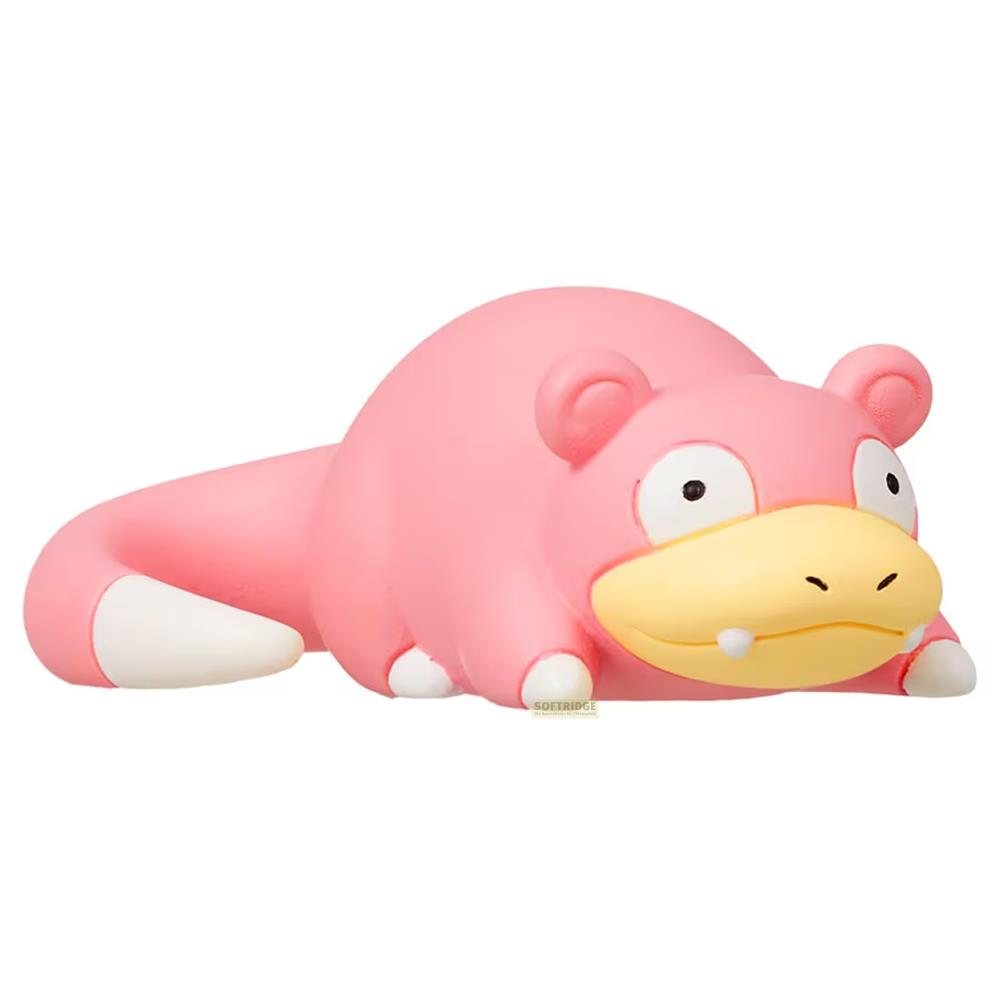 Eine rosa Slowpoke-Figur liegt auf dem Bauch, mit gelber Schnauze und weißen Füßen.