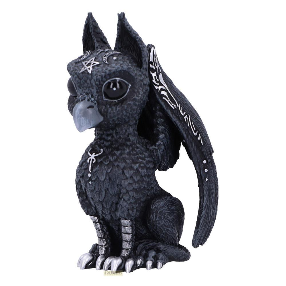 Figura de gárgola negra con alas, pentagrama y símbolos lunares en la cabeza.