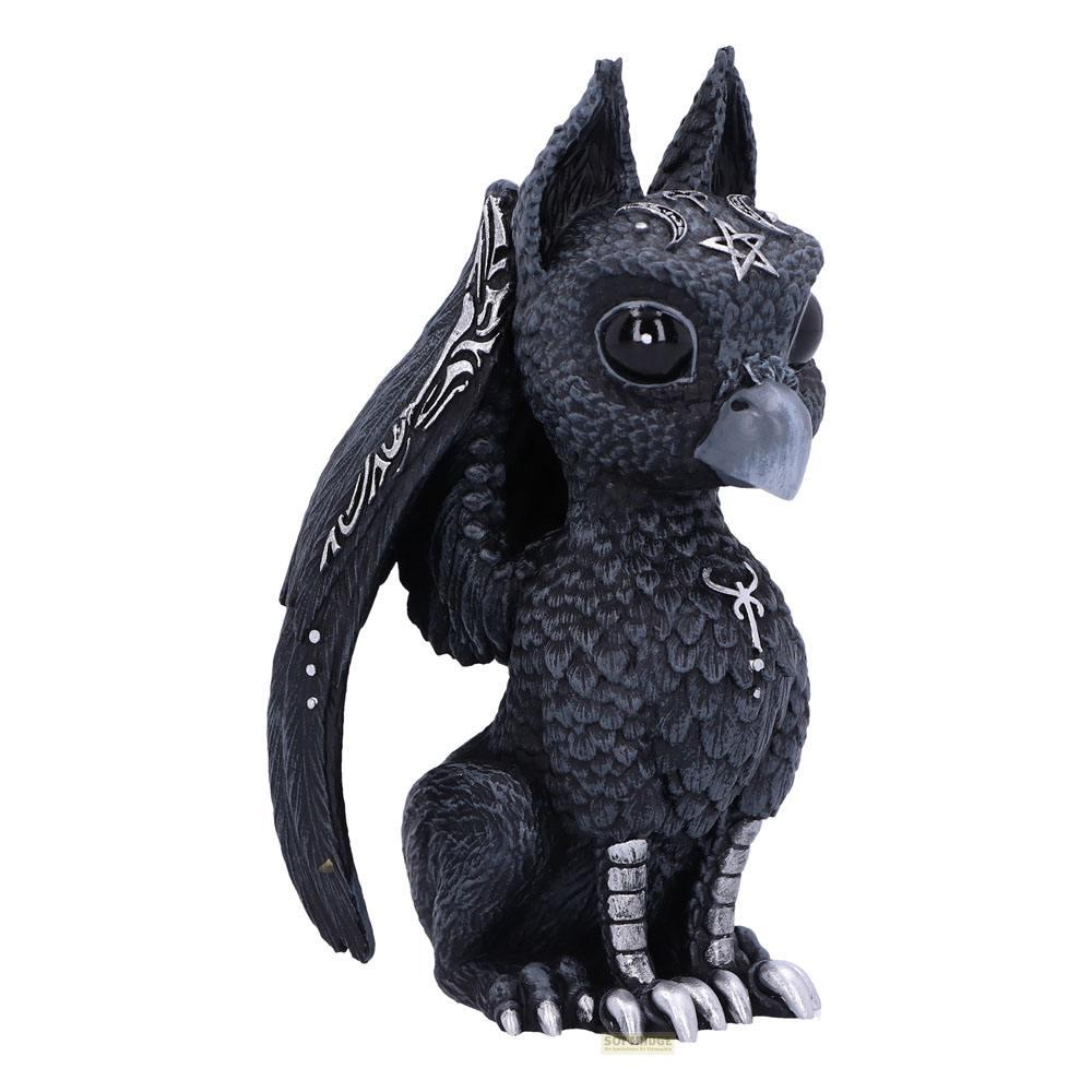 Figura negra de criatura alada con estrellas y símbolos.