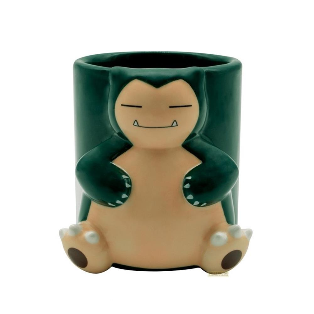 Ein grüner Becher in Form von Snorlax, dem Pokémon, das aufrecht sitzt.