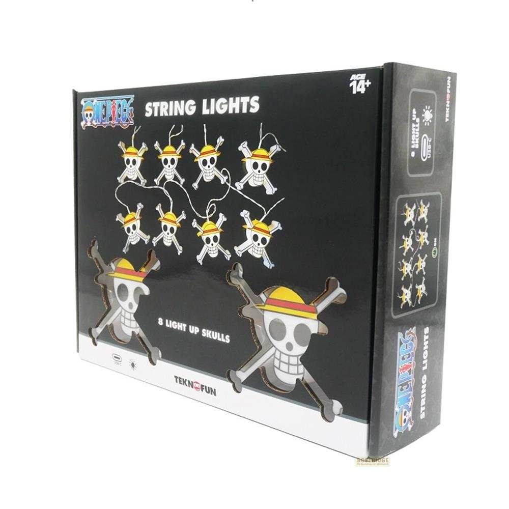 Verpackung für One Piece Totenkopf-Lichterketten, 8 Stück, mit USB-Anschluss.