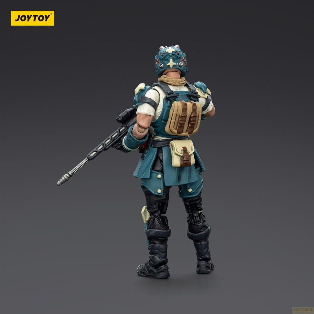 Ein Actionfigur-Soldat in Blau und Beige mit Gewehr und Rucksack steht.