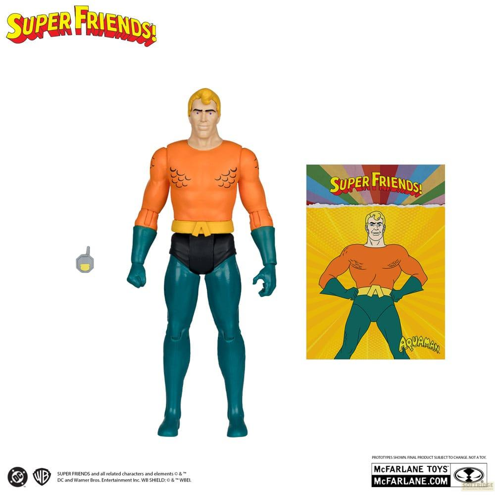 Action figure di Aquaman con top arancione, maniche e stivali blu. Accessorio incluso.