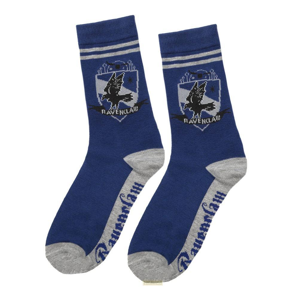 Zwei blaue Socken mit Ravenclaw-Logo und grauer Ferse und Zehe.