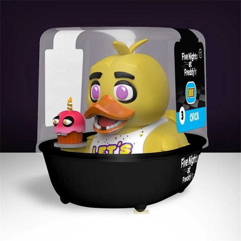 Gelber Vogelcharakter mit Cupcake in schwarzer Wanne, umgeben von transparenter Verpackung.