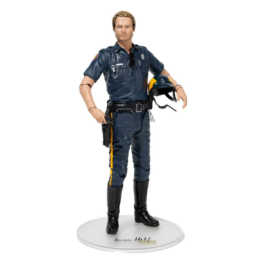 Männliche Figur in blauer Polizeiuniform mit Helm und Pistole, auf Sockel stehend.