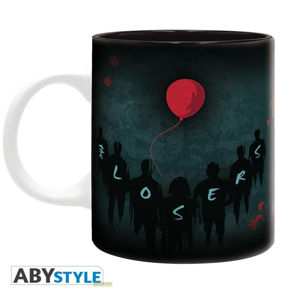 Taza negra con globo rojo y siluetas de niños formando las letras "LOSERS".